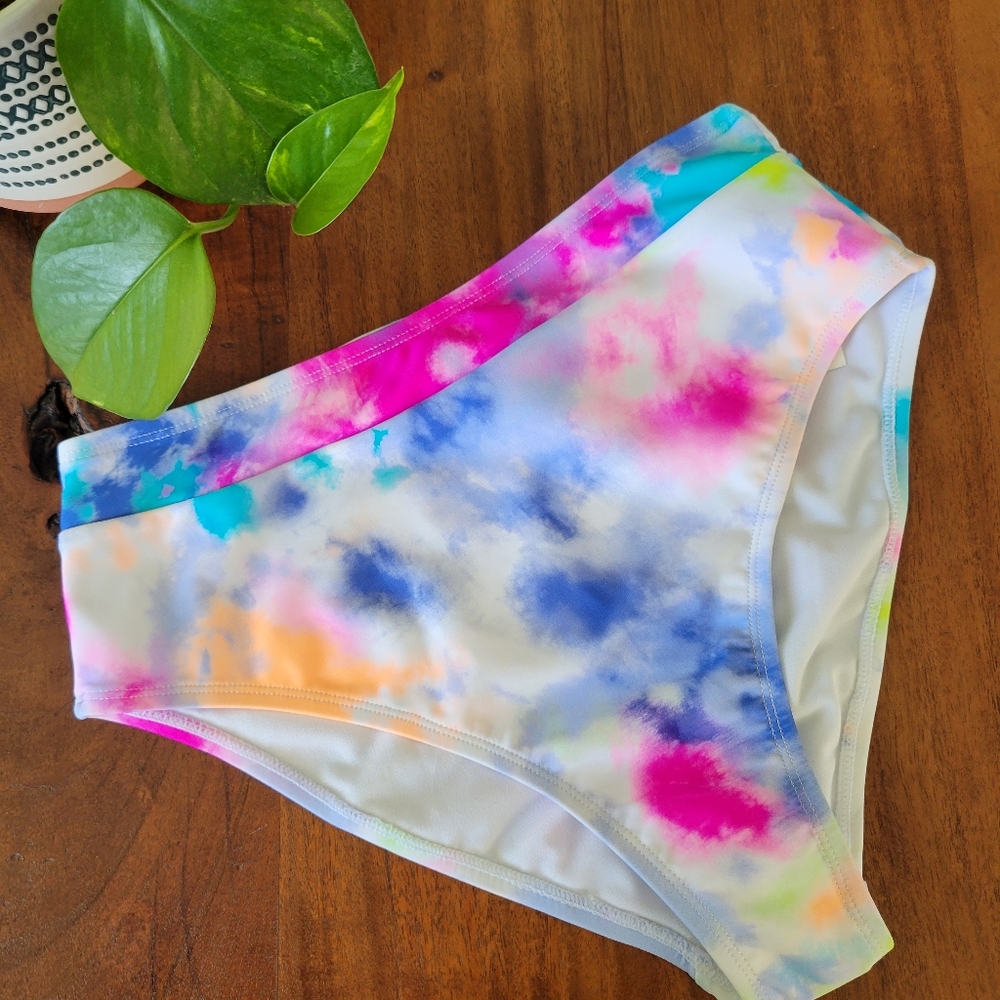 NWT California Waves bikini bottoms!